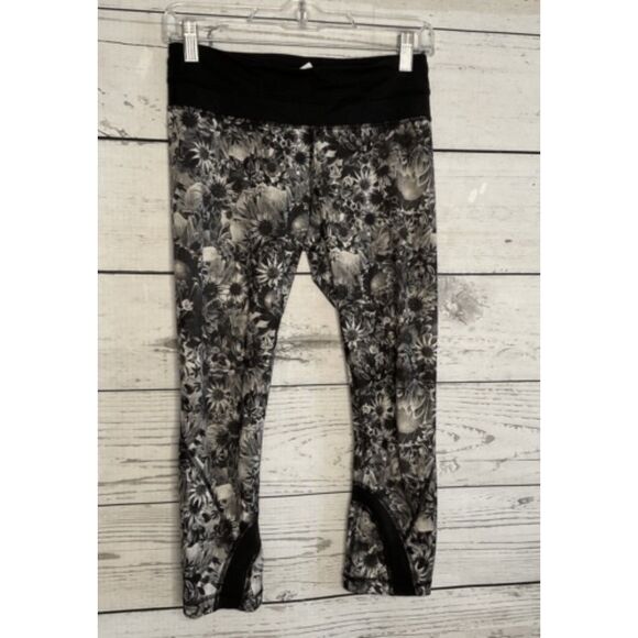 lululemon athletica Pants - Lululemon Leggings Women Size 4 Black/White Floral Run Inspire Crop All Luxtreme